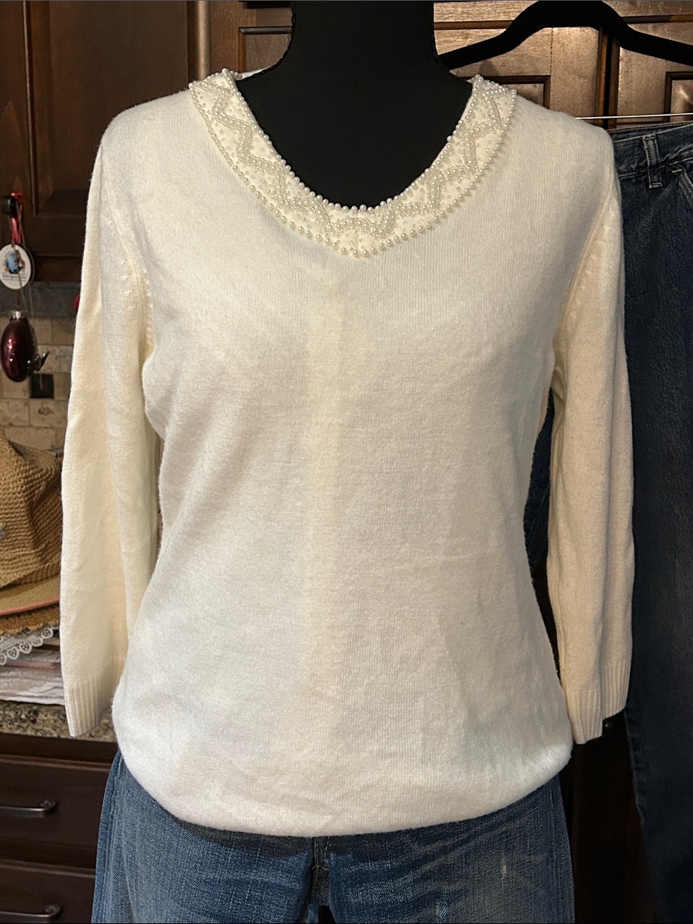 Carolyn Taylor Petite Sz M Cream Pearl-Trim V-Neck Women's Sweater